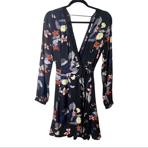 ASTR The Label Floral Print Wrap Dress (S) - Picture 3 of 8